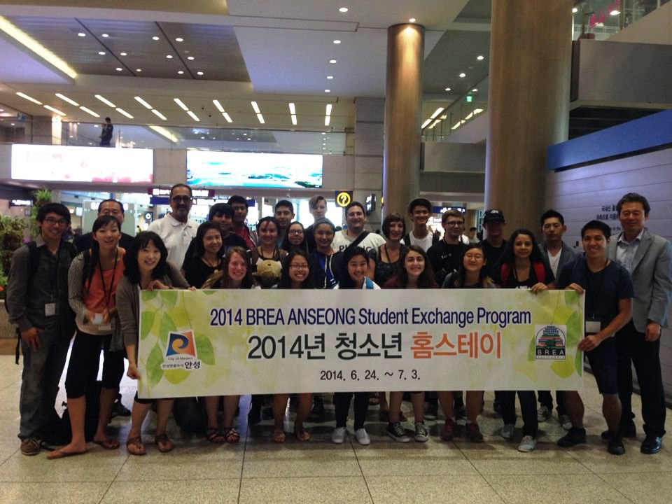 Students welcomed in the airport